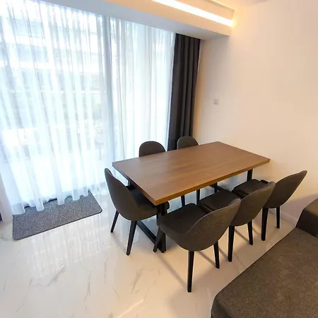 Grand Sapphire Luxury 2br Direct Pool Access E1 شقة