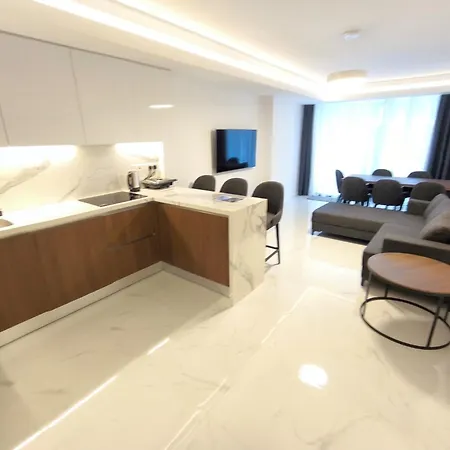 Grand Sapphire Luxury 2br Direct Pool Access E1 *