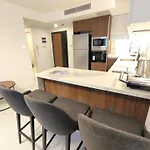 Grand Sapphire Luxury 2br Direct Pool Access E1