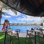 Grand Sapphire Luxury 2br Direct Pool Access E1 *
